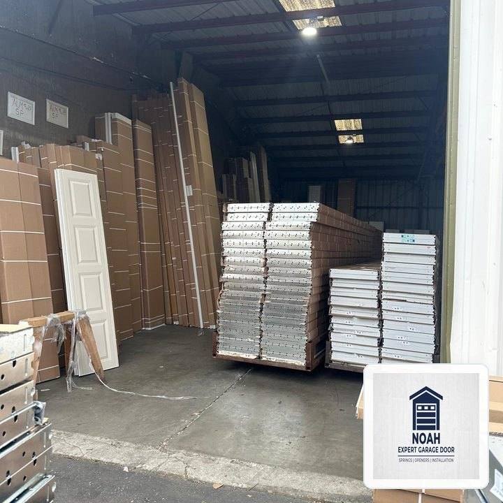 Noah Expert Garage Door Dispatch in Katy (Cinco Ranch Area): Heavy-Duty EPDM Perimeter & Bottom Seal Weatherproofing - Katy, TX